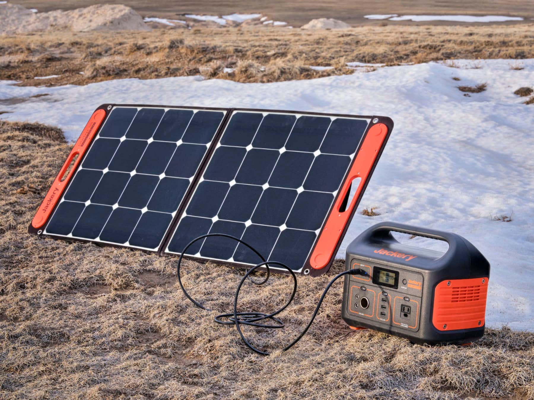 solar-generator-working-in-snow